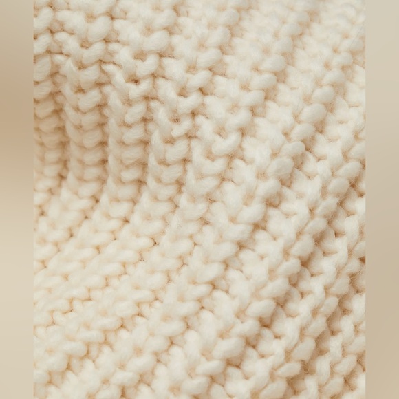 H&M collares rib- knit sweater. Size Medium. - Picture 7 of 9